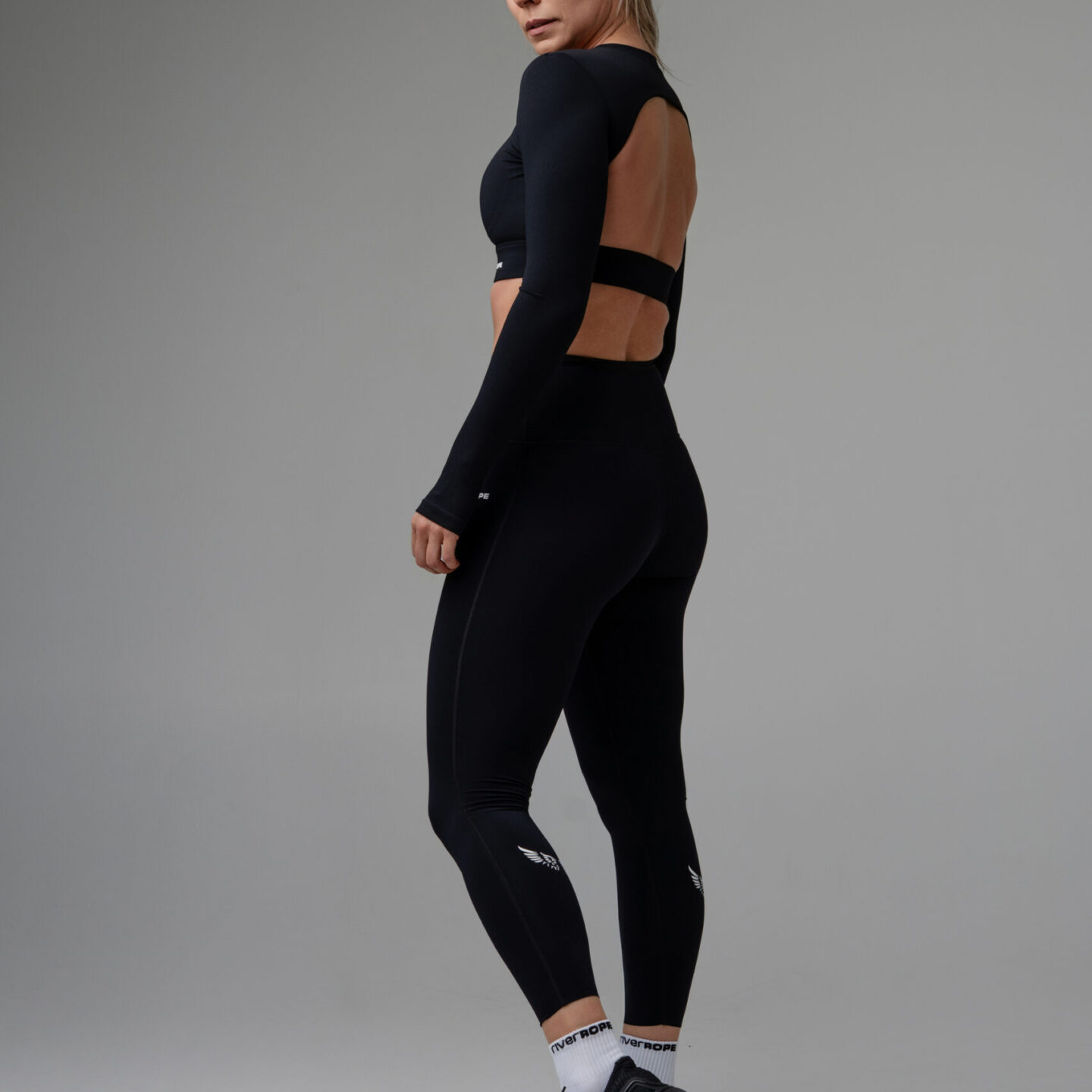 Training top with long sleeves