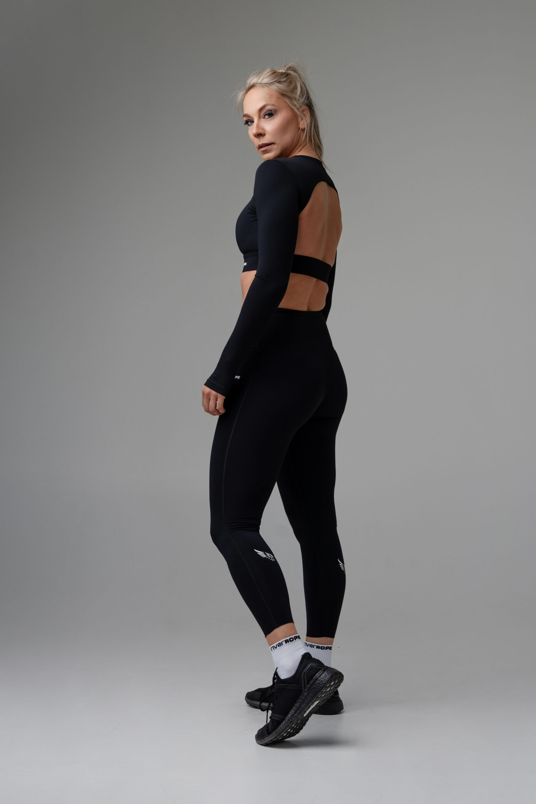 Training top with long sleeves
